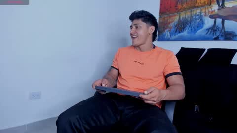 ryanwhite3 online show from December 19, 10:28 pm