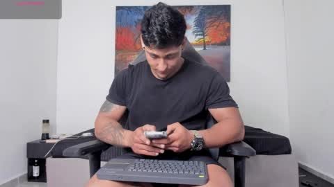 ryanwhite3 online show from April 1, 12:55 am