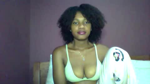 Snapshot of rycie chatting on November 23, 8:14 am Rycie online show from November 23, 8:14 am