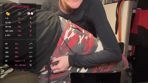 Snapshot of rytracey2024 chatting on December 13, 10:45 pm RyTracey2024 online show from December 13, 10:45 pm