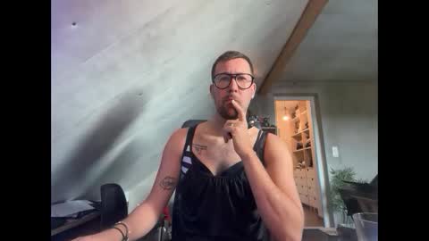 Snapshot of s1ave1989 chatting on November 18, 9:47 am s1ave1989 online show from November 18, 9:47 am