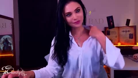 Snapshot of s3r3ndipity chatting on November 3, 12:50 pm Y online show from November 3, 12:50 pm