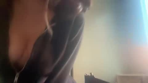 Snapshot of s3xkittenn chatting on April 8, 1:22 pm s3xkittenn online show from April 8, 1:22 pm