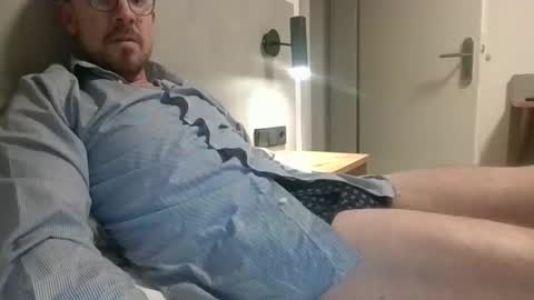 s_i_q online show from November 19, 4:18 pm