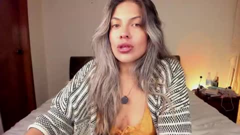 Snapshot of s_u_n_r_i_s_e_e chatting on May 17, 5:16 am Leslie Beltrn online show from May 17, 5:16 am