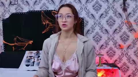 Snapshot of saara_brown chatting on November 2, 12:18 pm Saara Brown online show from November 2, 12:18 pm