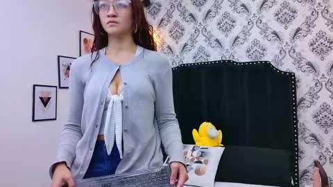 Snapshot of saara_brown chatting on November 12, 12:05 pm Saara Brown online show from November 12, 12:05 pm