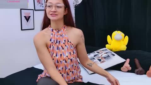 Snapshot of saara_brown chatting on November 20, 12:16 pm Saara Brown online show from November 20, 12:16 pm