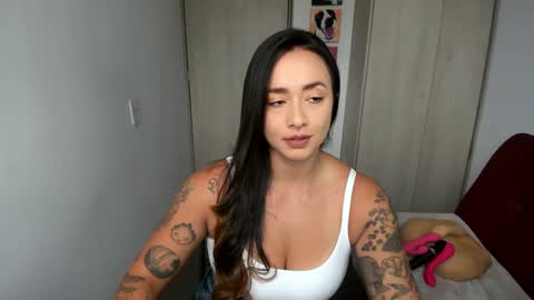 Snapshot of saarah_brownn chatting on February 3, 7:42 pm Sara online show from February 3, 7:42 pm