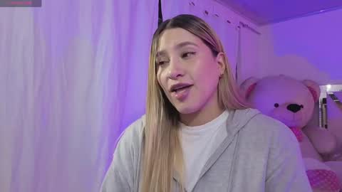 saaya_tay online show from April 6, 3:15 am