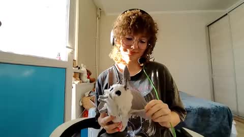 Nellie online show from March 14, 1:05 pm