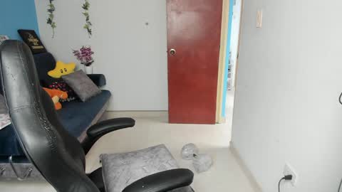 Angie  online show from February 8, 4:57 pm