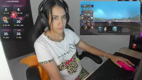 Snapshot of sabrina_chester_02 chatting on July 15, 1:33 am Angie online show from July 15, 1:33 am