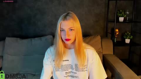 Snapshot of sabrina_moun chatting on October 18, 9:21 am sabrina_moun online show from October 18, 9:21 am