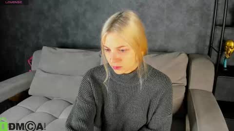 Snapshot of sabrina_moun chatting on October 20, 9:21 am sabrina_moun online show from October 20, 9:21 am
