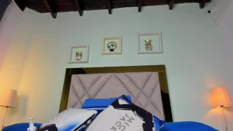 Snapshot of sabrina_xoxos chatting on May 25, 12:11 pm Valery 3 online show from May 25, 12:11 pm