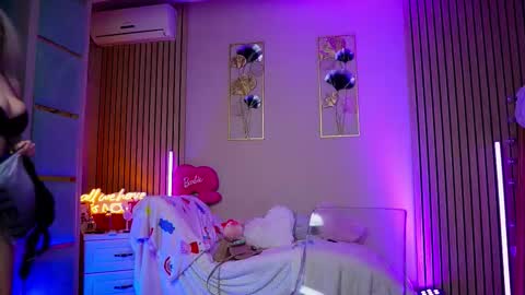 SabrinaJade online show from February 8, 6:06 am