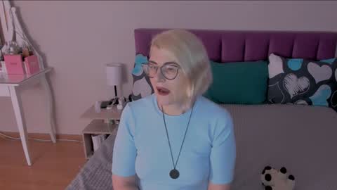 Snapshot of sabrinamacmarren chatting on January 25, 12:26 pm Sabrina MacMarren online show from January 25, 12:26 pm