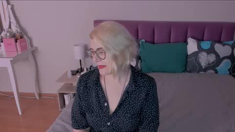 Snapshot of sabrinamacmarren chatting on January 25, 3:30 pm Sabrina MacMarren online show from January 25, 3:30 pm