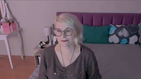 Snapshot of sabrinamacmarren chatting on January 26, 6:49 am Sabrina MacMarren online show from January 26, 6:49 am