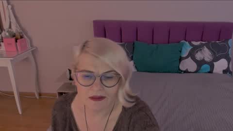 Snapshot of sabrinamacmarren chatting on January 26, 11:17 am Sabrina MacMarren online show from January 26, 11:17 am