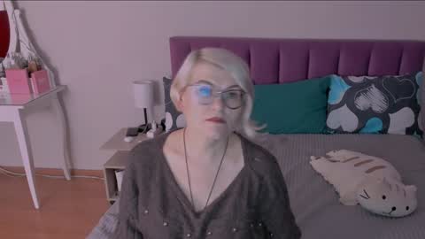 Snapshot of sabrinamacmarren chatting on January 26, 3:36 pm Sabrina MacMarren online show from January 26, 3:36 pm