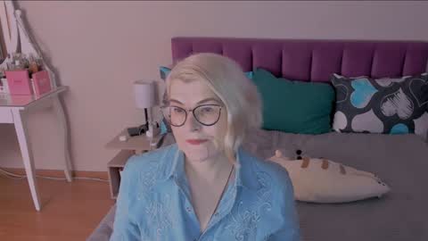 Snapshot of sabrinamacmarren chatting on January 28, 6:27 am Sabrina MacMarren online show from January 28, 6:27 am