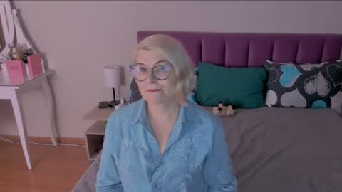 Snapshot of sabrinamacmarren chatting on January 28, 2:53 pm Sabrina MacMarren online show from January 28, 2:53 pm