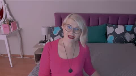 Snapshot of sabrinamacmarren chatting on January 29, 6:18 pm Sabrina MacMarren online show from January 29, 6:18 pm