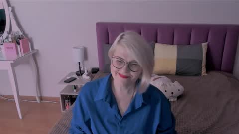 Snapshot of sabrinamacmarren chatting on February 1, 4:22 pm Sabrina MacMarren online show from February 1, 4:22 pm