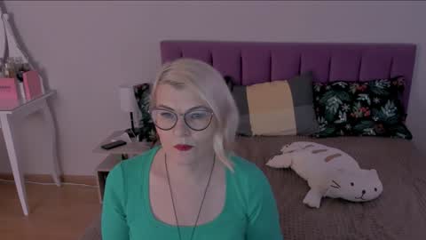 Snapshot of sabrinamacmarren chatting on February 2, 12:02 pm Sabrina MacMarren online show from February 2, 12:02 pm