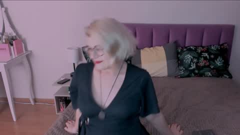 Snapshot of sabrinamacmarren chatting on February 2, 4:22 pm Sabrina MacMarren online show from February 2, 4:22 pm