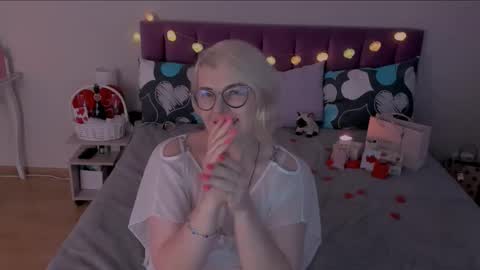 Snapshot of sabrinamacmarren chatting on February 14, 2:33 pm Sabrina MacMarren online show from February 14, 2:33 pm