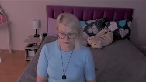 Snapshot of sabrinamacmarren chatting on February 15, 6:55 pm Sabrina MacMarren online show from February 15, 6:55 pm