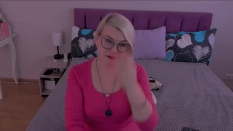 Snapshot of sabrinamacmarren chatting on February 16, 8:54 am Sabrina MacMarren online show from February 16, 8:54 am