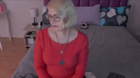 Snapshot of sabrinamacmarren chatting on February 16, 4:21 pm Sabrina MacMarren online show from February 16, 4:21 pm