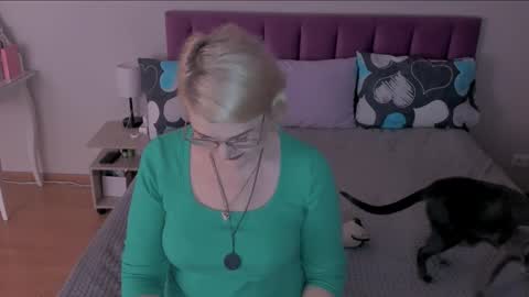 Snapshot of sabrinamacmarren chatting on February 18, 5:20 am Sabrina MacMarren online show from February 18, 5:20 am