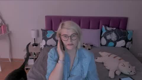 Snapshot of sabrinamacmarren chatting on February 21, 6:48 pm Sabrina MacMarren online show from February 21, 6:48 pm