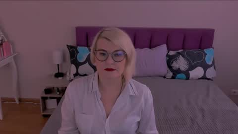 Snapshot of sabrinamacmarren chatting on February 22, 8:50 am Sabrina MacMarren online show from February 22, 8:50 am