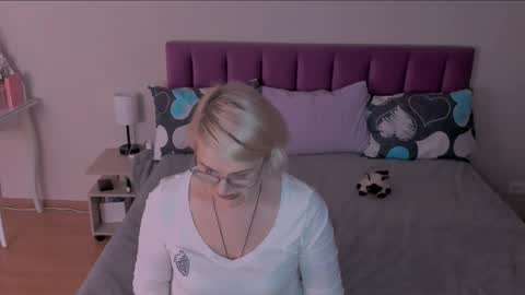 Snapshot of sabrinamacmarren chatting on February 22, 6:30 pm Sabrina MacMarren online show from February 22, 6:30 pm