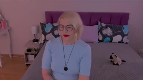 Snapshot of sabrinamacmarren chatting on February 23, 7:11 am Sabrina MacMarren online show from February 23, 7:11 am