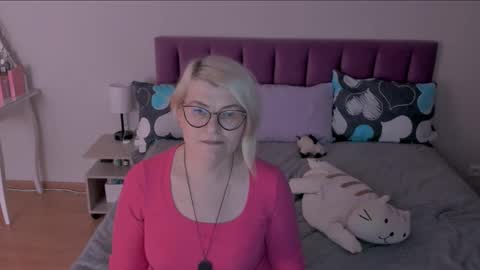 Snapshot of sabrinamacmarren chatting on February 23, 7:07 pm Sabrina MacMarren online show from February 23, 7:07 pm