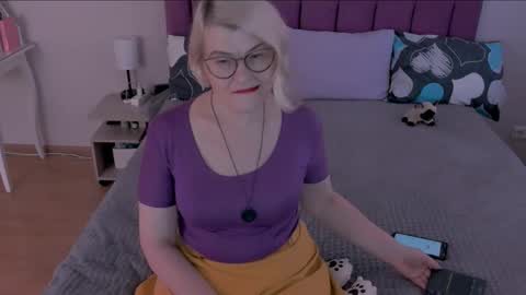 Snapshot of sabrinamacmarren chatting on February 24, 1:10 pm Sabrina MacMarren online show from February 24, 1:10 pm