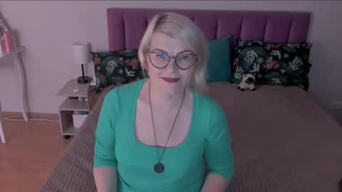 Snapshot of sabrinamacmarren chatting on February 28, 3:59 pm Sabrina MacMarren online show from February 28, 3:59 pm