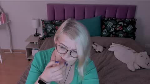 Snapshot of sabrinamacmarren chatting on February 28, 10:06 pm Sabrina MacMarren online show from February 28, 10:06 pm