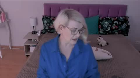 Snapshot of sabrinamacmarren chatting on March 2, 1:16 pm Sabrina MacMarren online show from March 2, 1:16 pm