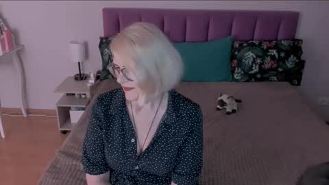 Snapshot of sabrinamacmarren chatting on March 2, 7:23 pm Sabrina MacMarren online show from March 2, 7:23 pm