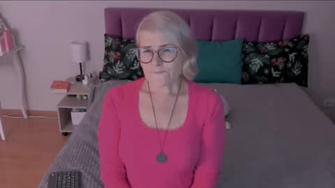 Snapshot of sabrinamacmarren chatting on March 6, 8:59 pm Sabrina MacMarren online show from March 6, 8:59 pm