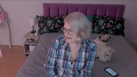 Snapshot of sabrinamacmarren chatting on March 7, 6:54 pm Sabrina MacMarren online show from March 7, 6:54 pm