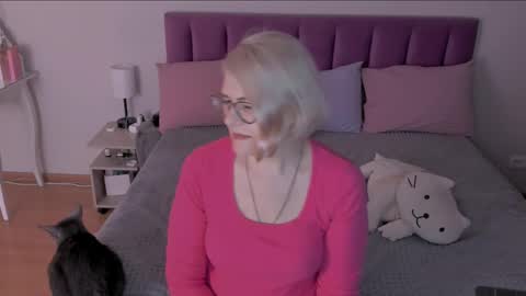 Snapshot of sabrinamacmarren chatting on March 9, 7:15 pm Sabrina MacMarren online show from March 9, 7:15 pm